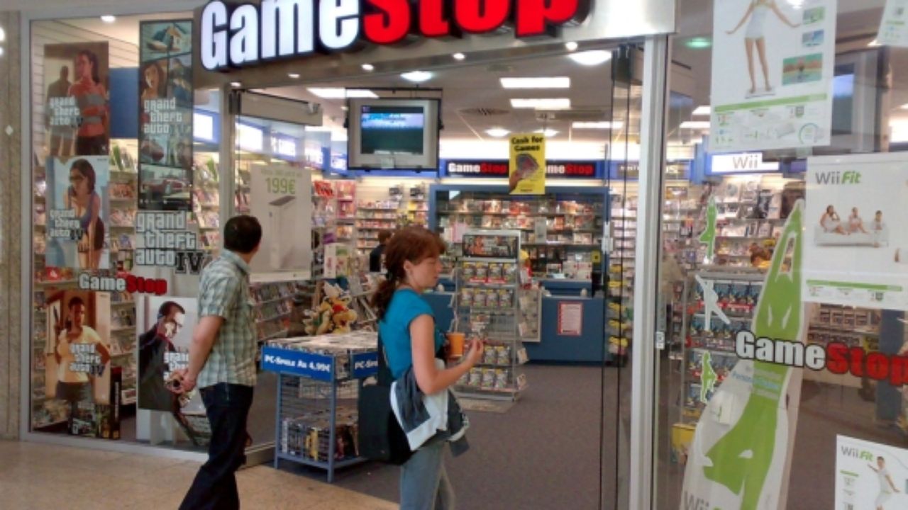 Gamestop is to launch a new pilot program, selling retro consoles and games in 250 of its American stores.